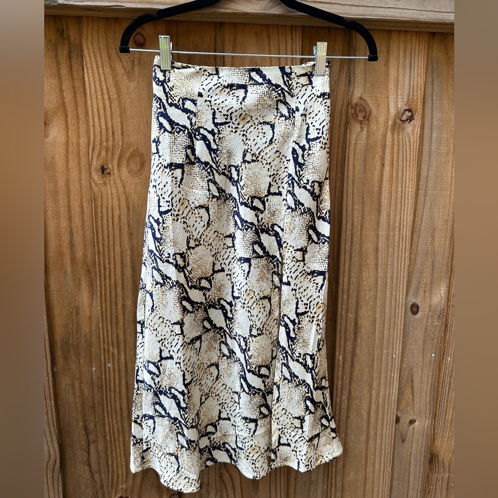 Pictures at the end for how I styled this high slit dress!